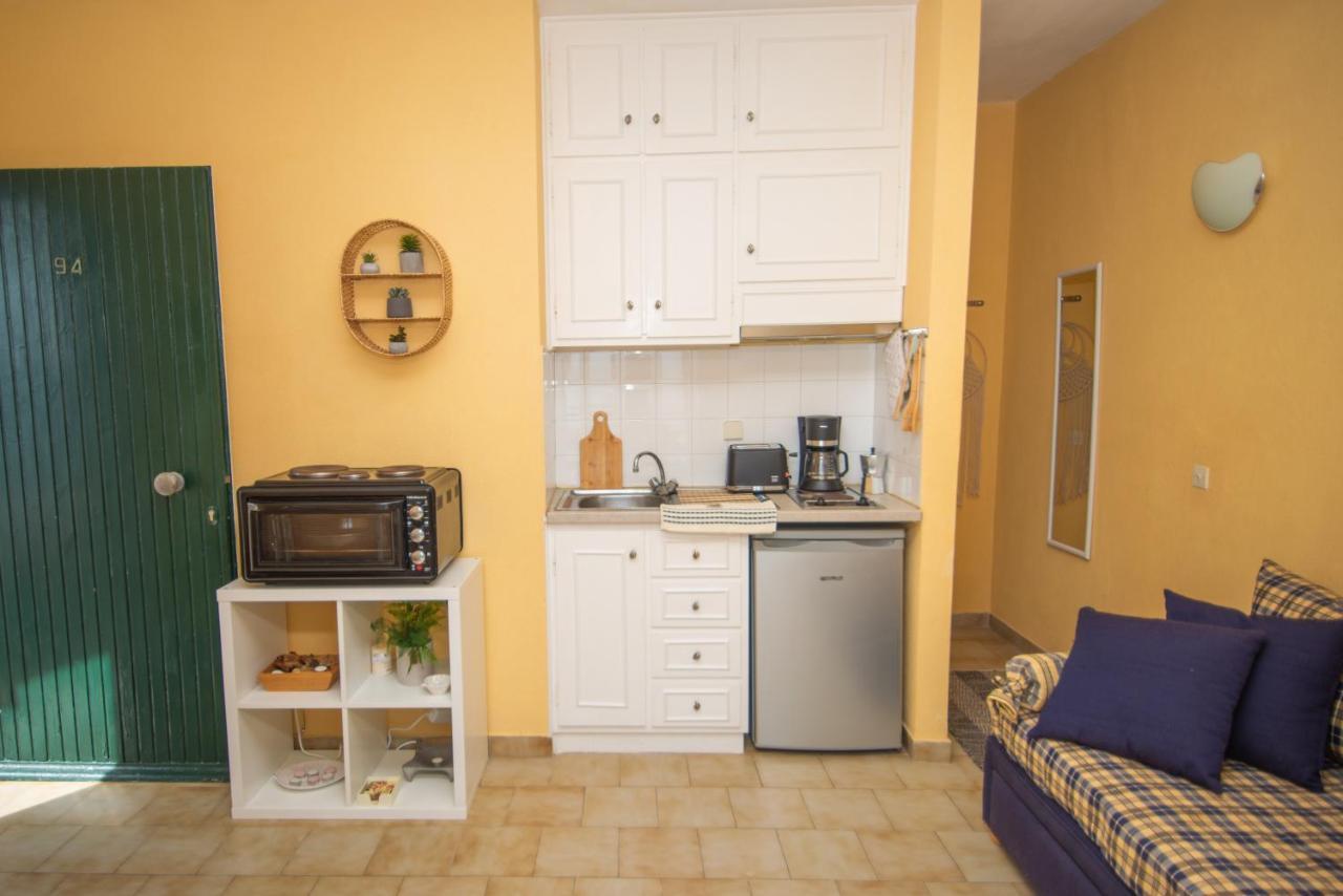 Alexandras On The Beach And Pool Apt Apartment